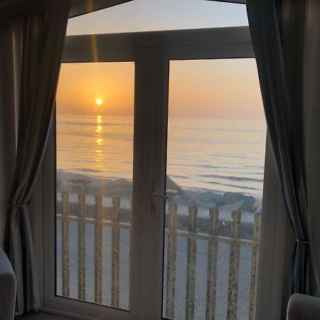 Kinmel Bay Caravan Hire Golden Sands Sea Front מראה חיצוני תמונה